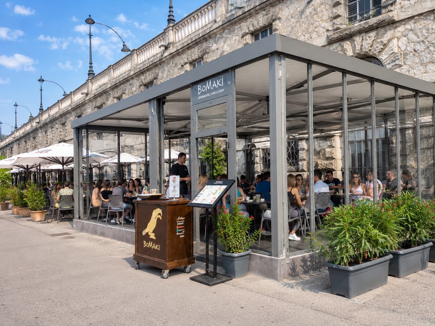 Copertura Protego al ristorante Bomaki fronte fiume